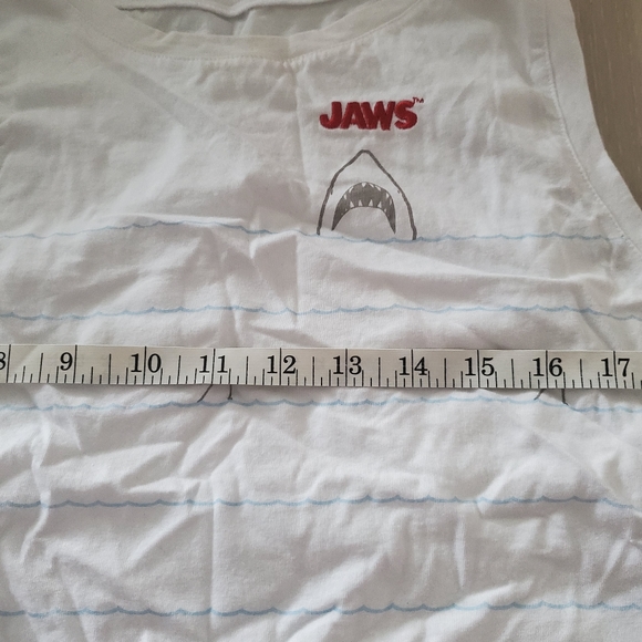 "Jaws" Shark Muscle Crop Tank - Picture 6 of 7